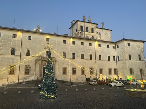 Piazza di Corte-阿里恰必去景点
