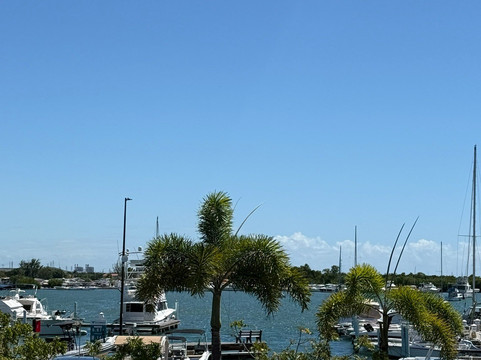 萨莱纳斯滨海酒店主图