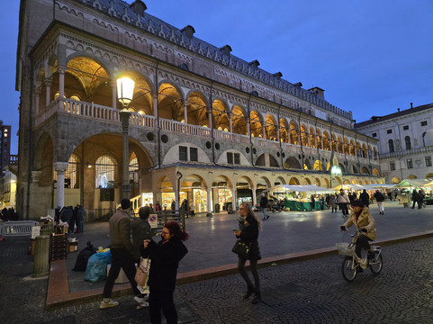 Piazza delle Erbe-帕多瓦必去景点