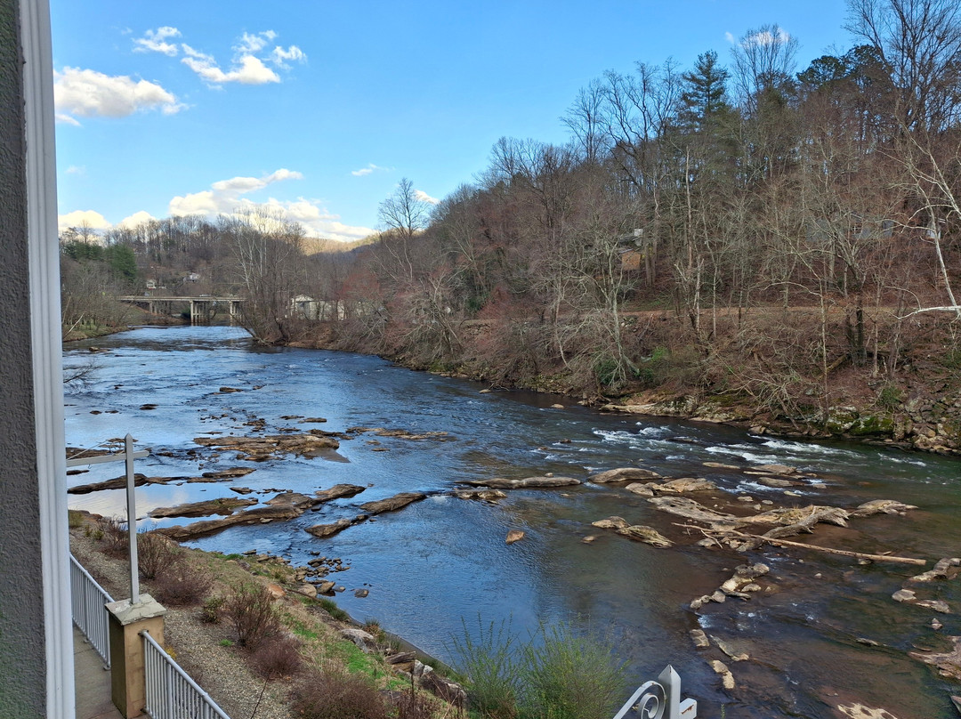 河流逃生贝斯特韦斯特优质套房酒店主图