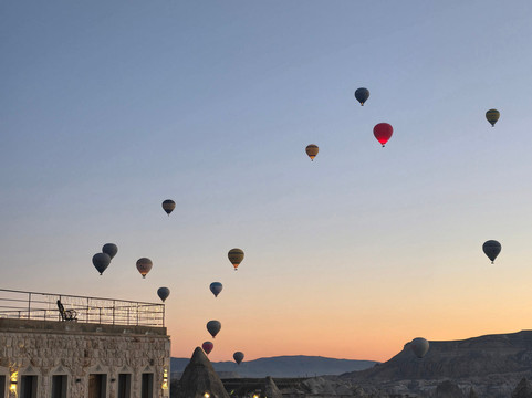 卡拉杜特洞穴酒店主图