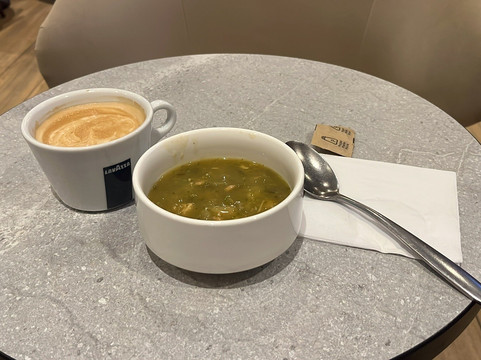 Plaza Premium Lounge Heathrow T2 Departures-伦敦必去景点