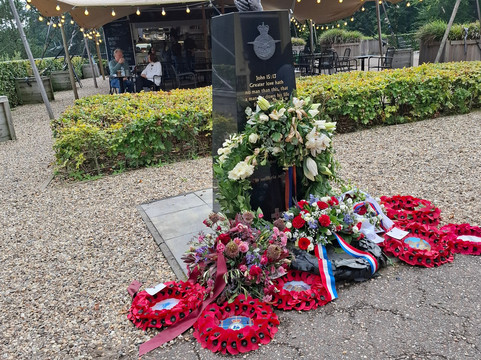 Monument Aircrew-Oosterbeek必去景点