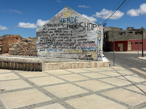 SolaCyberTours-萨尔雷必去景点