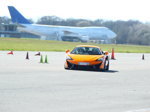 Everyman Driving Experiences-Hoton必去景点