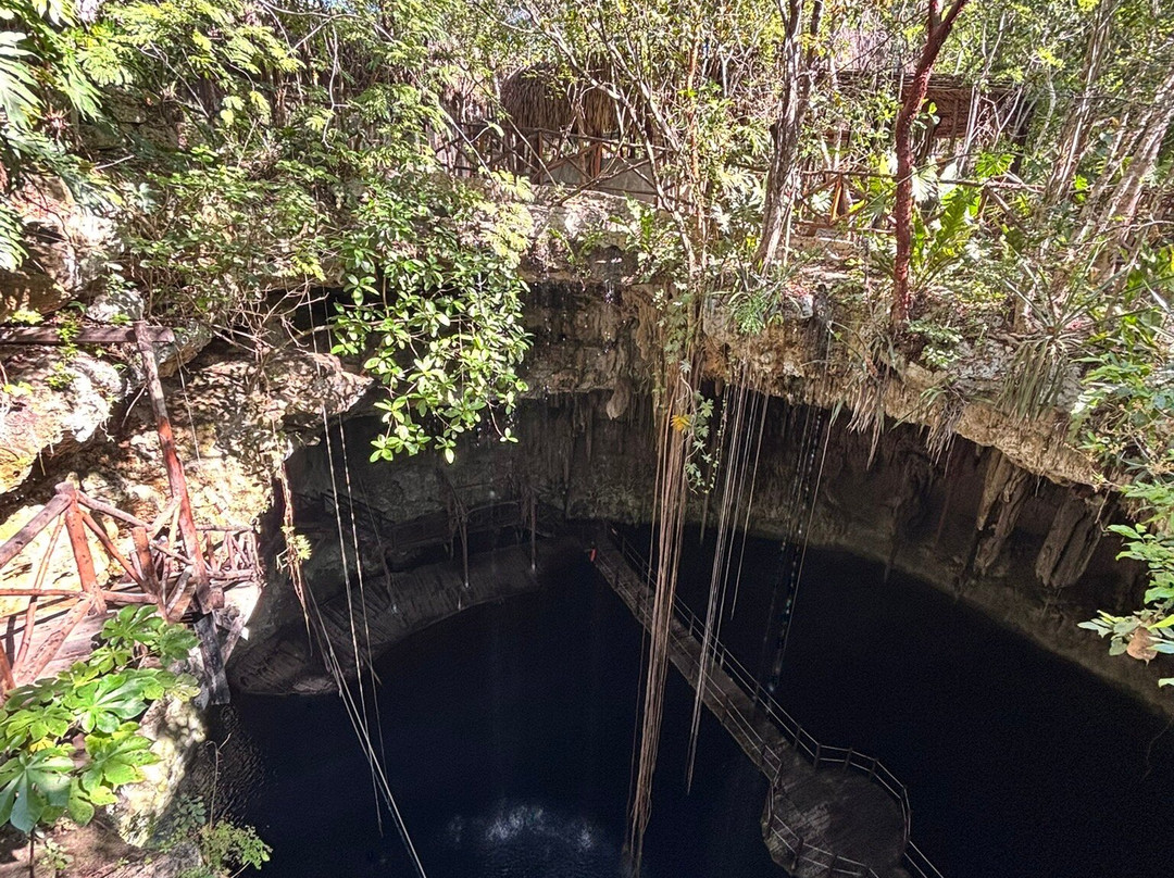 Cenote Ki'ichpam Xunaan-巴利亚多利德必去景点
