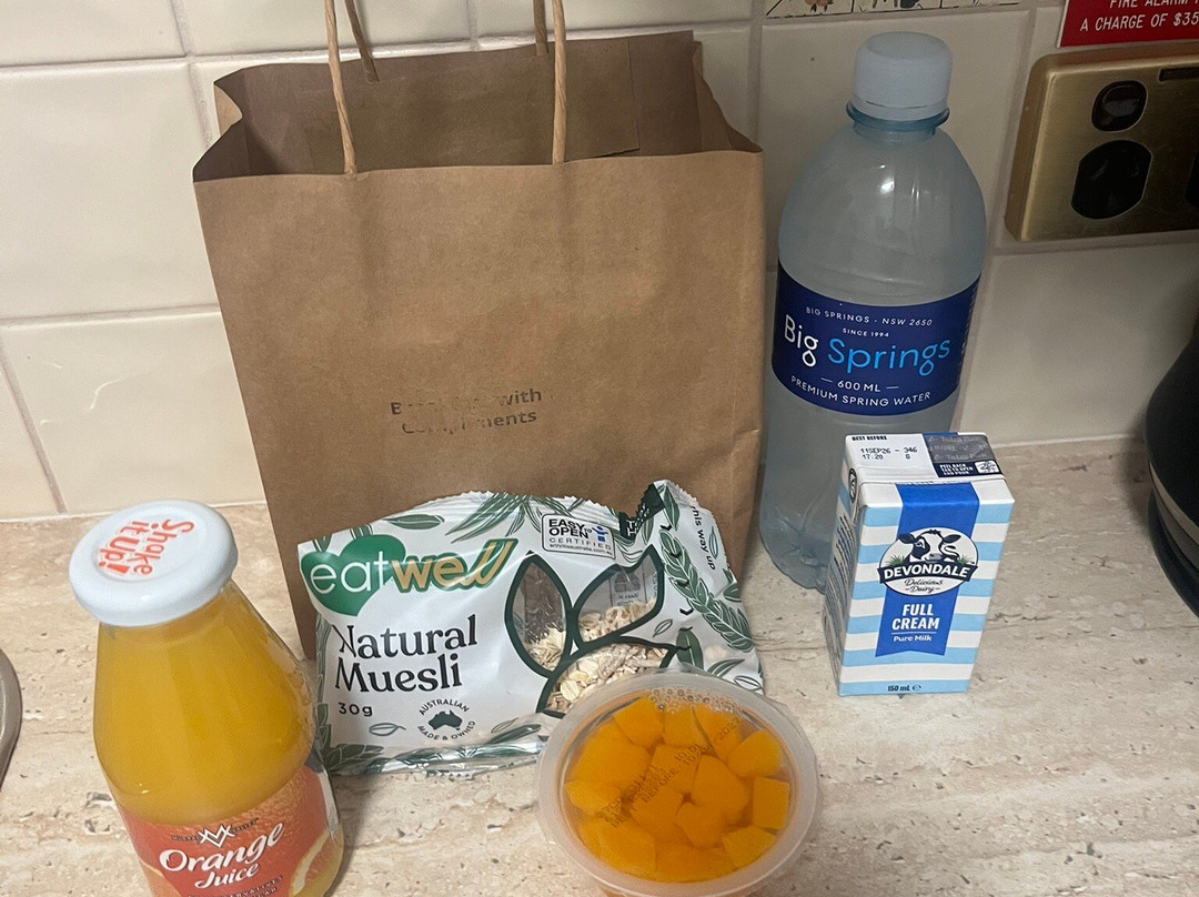 劳森河滨套房酒店主图