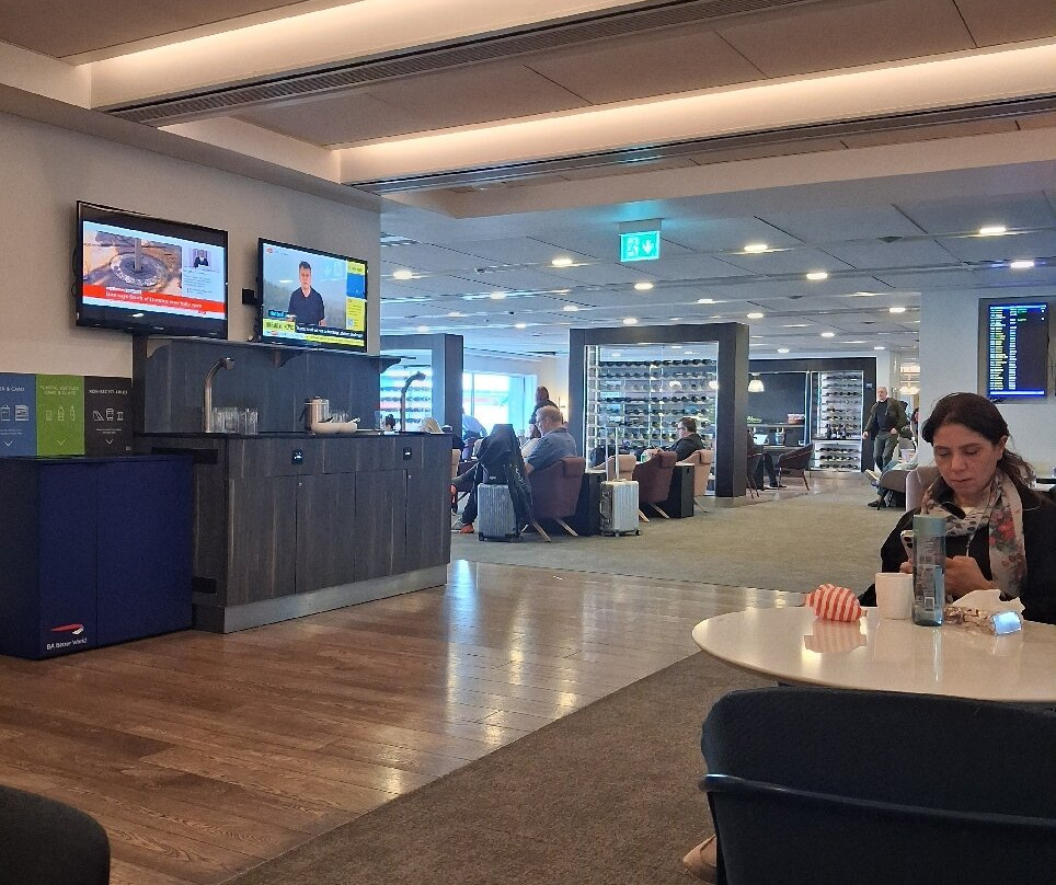 阿斯科特大酒店主图