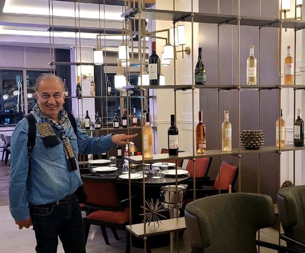 丘陵酒店主图