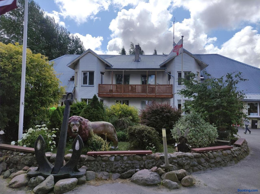 布基娱乐露营地