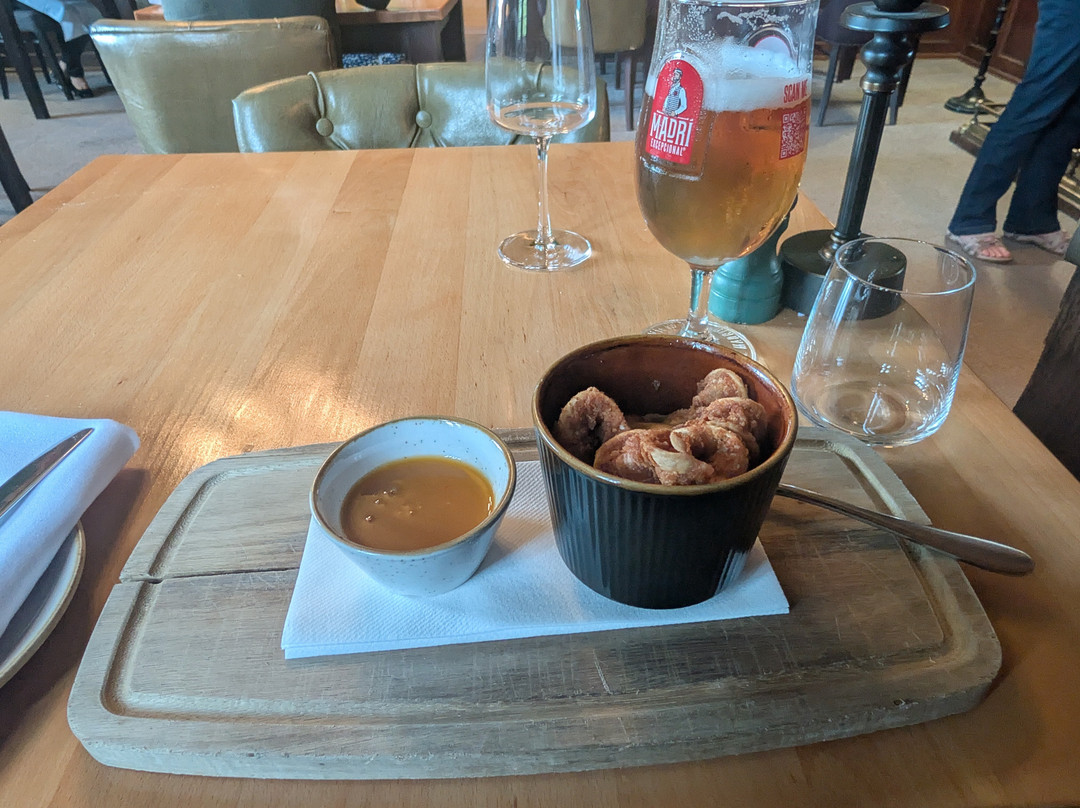 斯通豪斯苑酒店主图