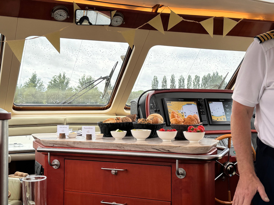 Private Yacht Charter-Alphen必去景点