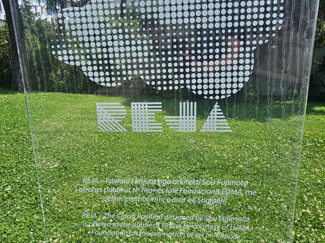 Reja "The Cloud"-地拉那必去景点
