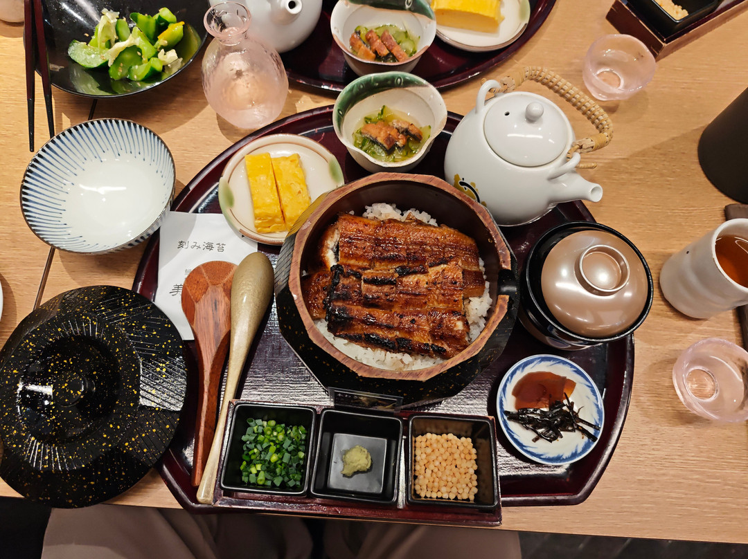 鰻 炭焼 ひつまぶし 美濃金 神田本店