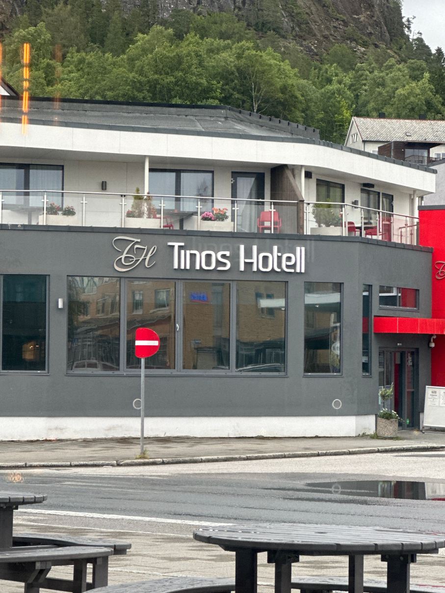 Tino's Hotell-旅行者