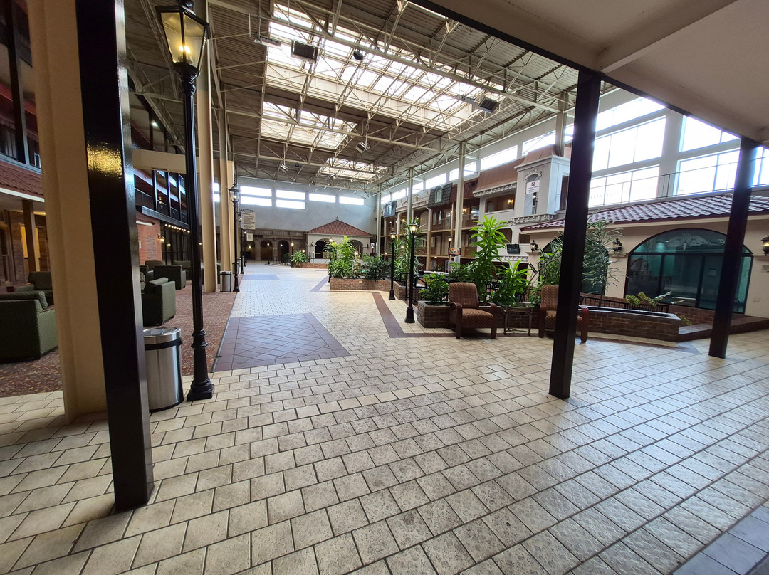 托皮卡市中心华美达酒店及会议中心主图