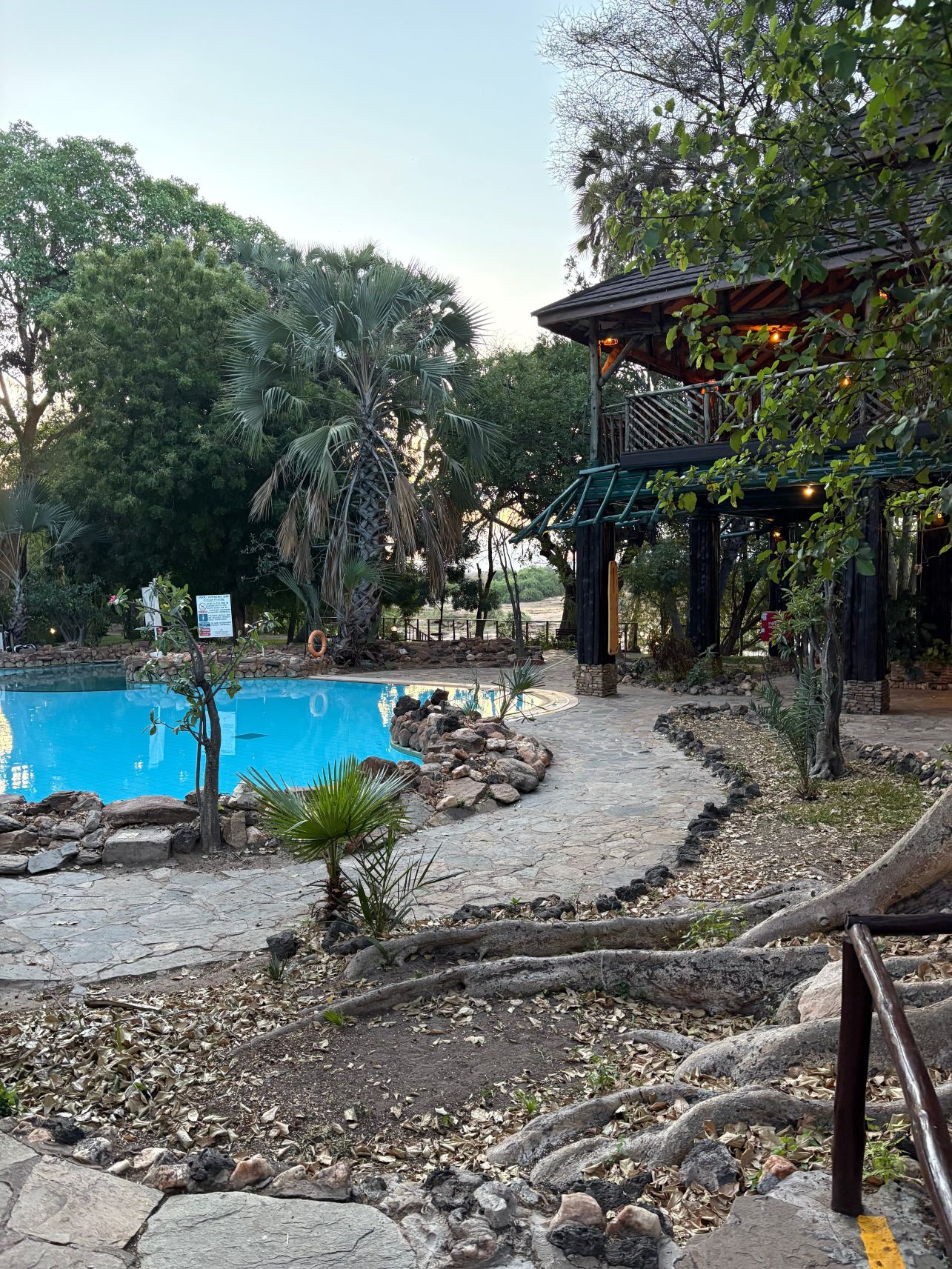 萨罗瓦沙坝山林小屋-旅行者