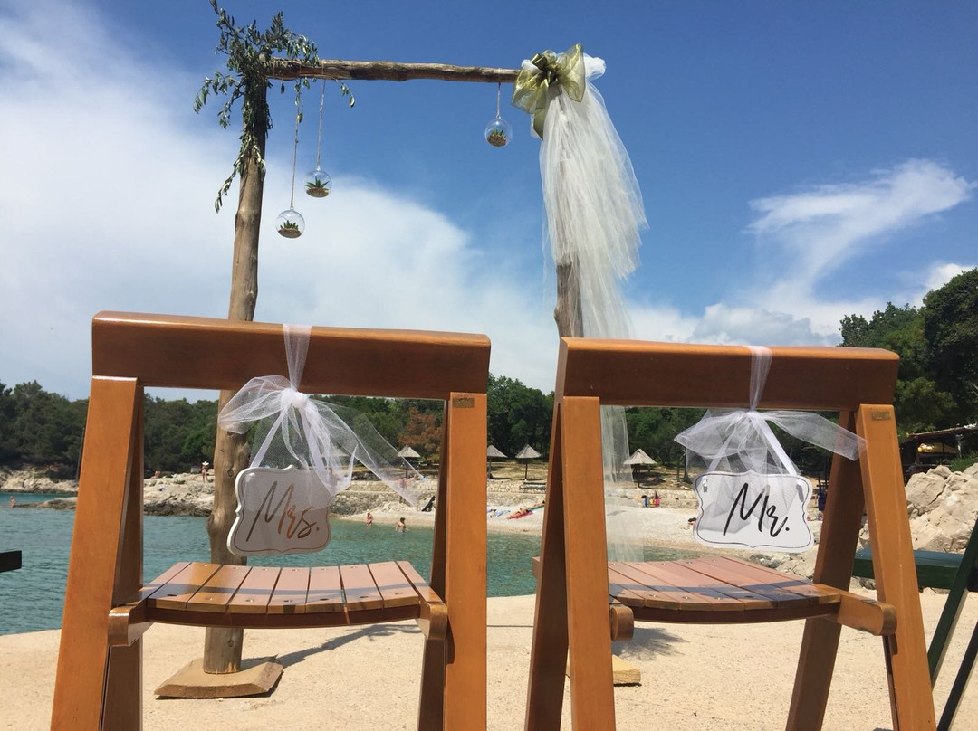 Linardici餐馆和美食-Beach Bar & Grill Jert