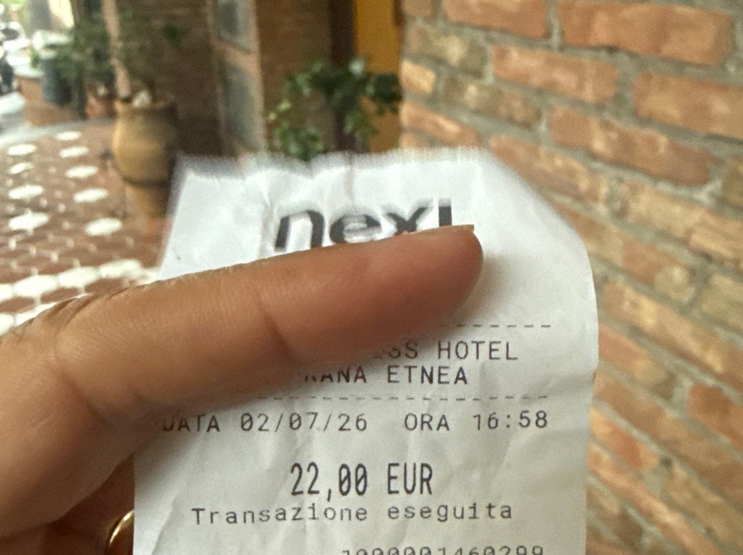 阿依诺尼健康酒店主图