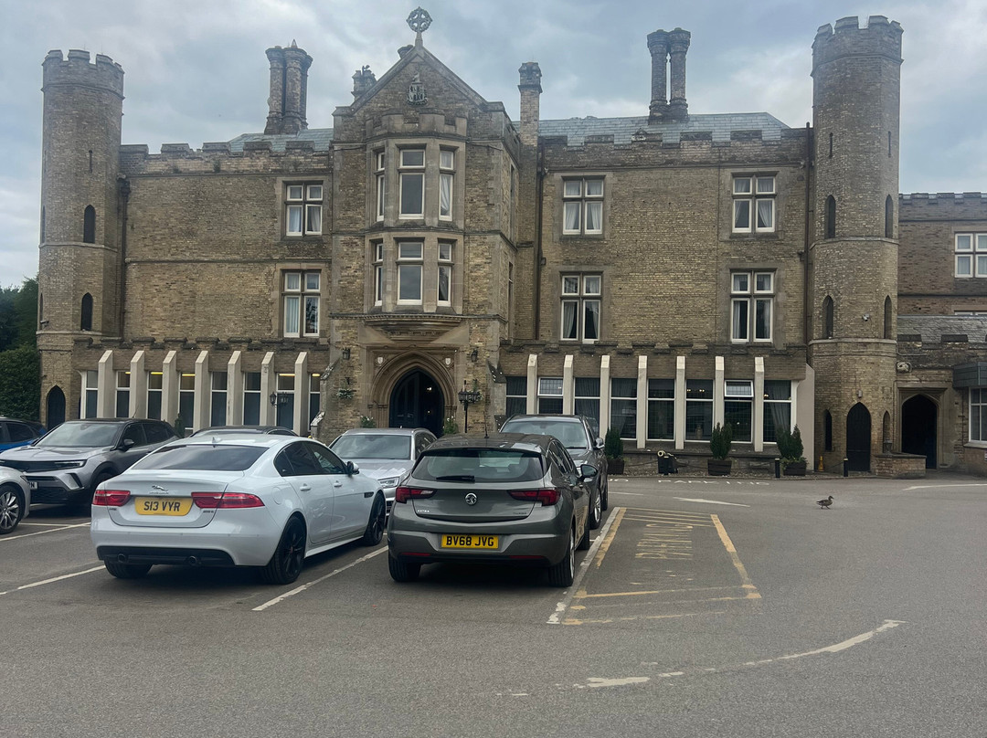 洞穴城堡酒店主图