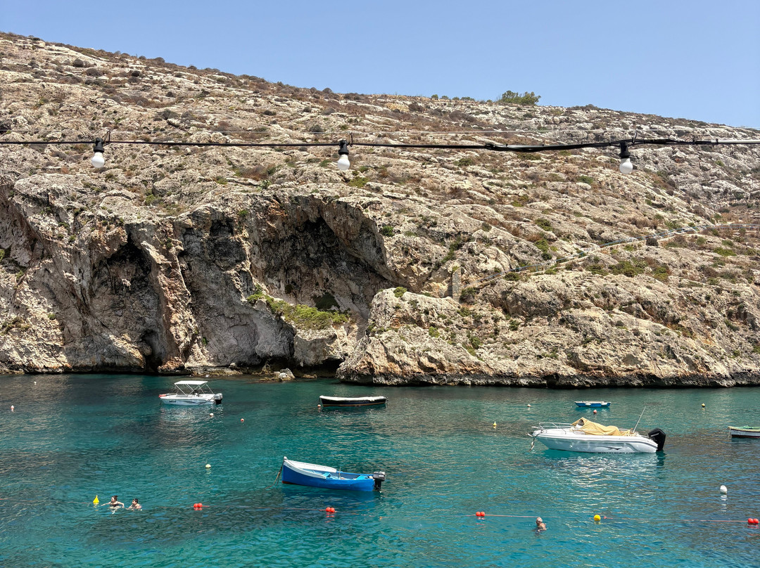 Xlendi Beach, Cliff and Caves-Xlendi必去景点