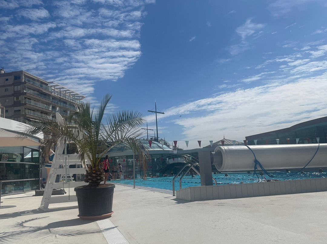 Piscine du Remblai-莱萨布勒多洛讷必去景点