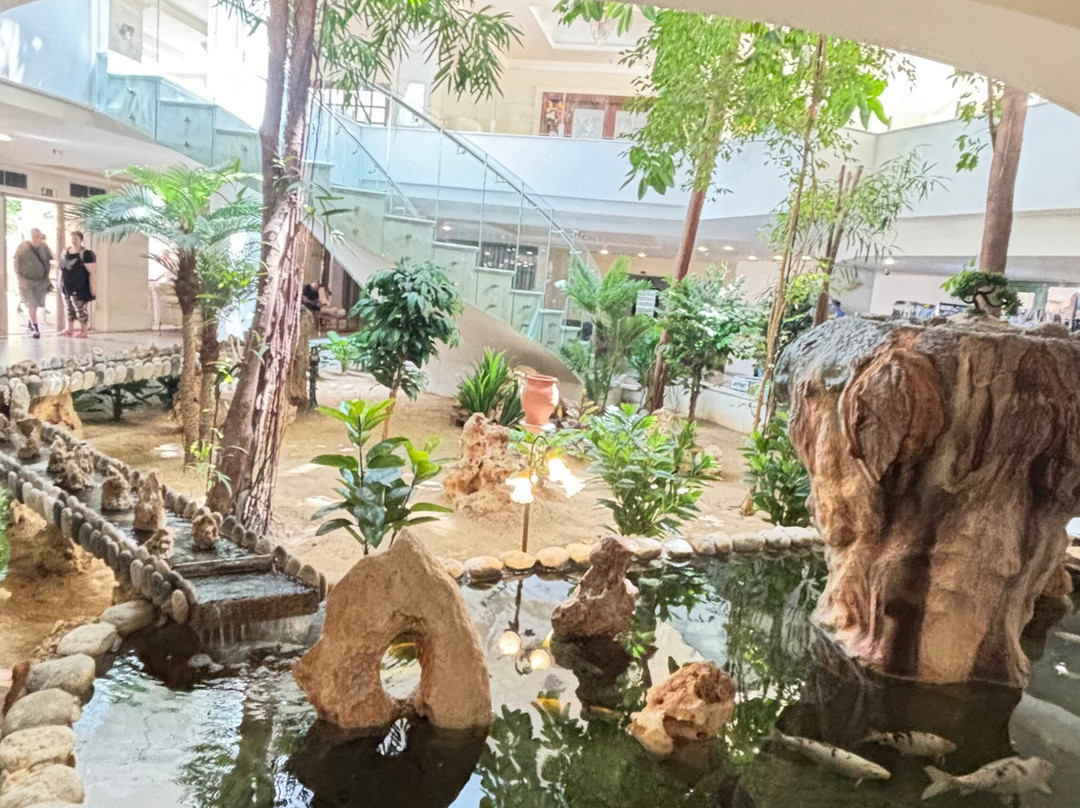 雷赛姆诺皇宫酒店主图