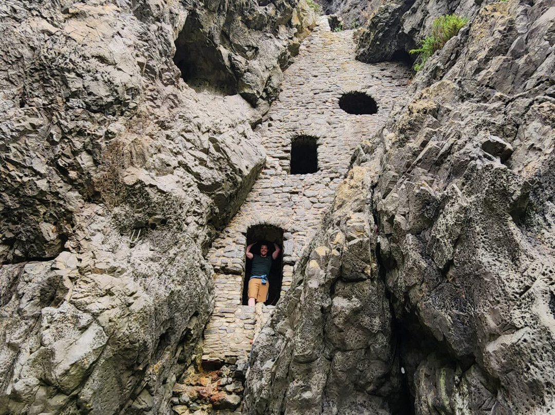 Culver Hole Cave-斯温西必去景点