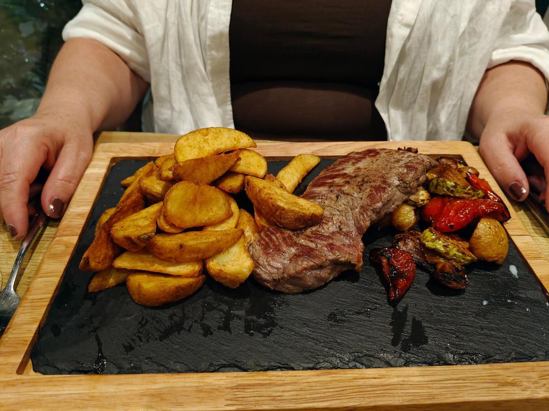 Caffe Bar & Restaurant Mondo