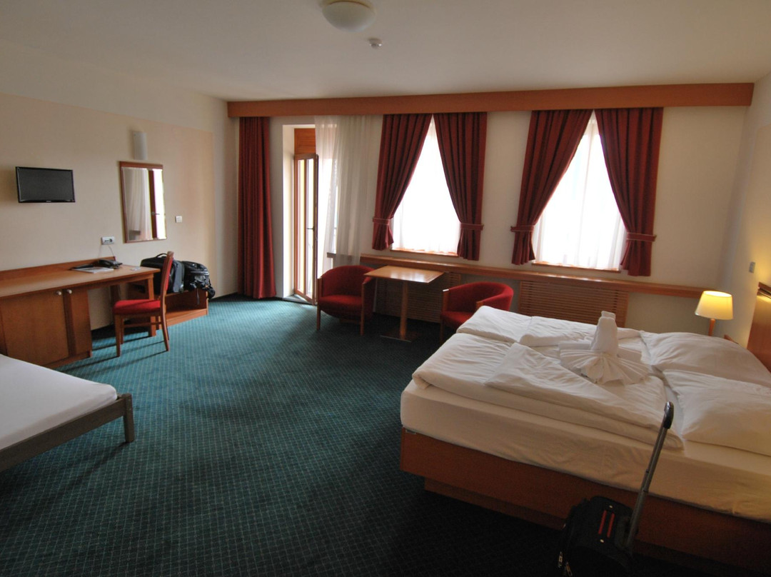 耶塞尼克酒店住宿-Slovan Comfort Hotel