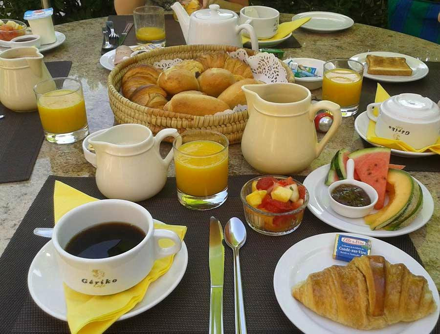 阿尔冈河畔罗屈埃布吕纳酒店住宿-Hotel La Caravelle