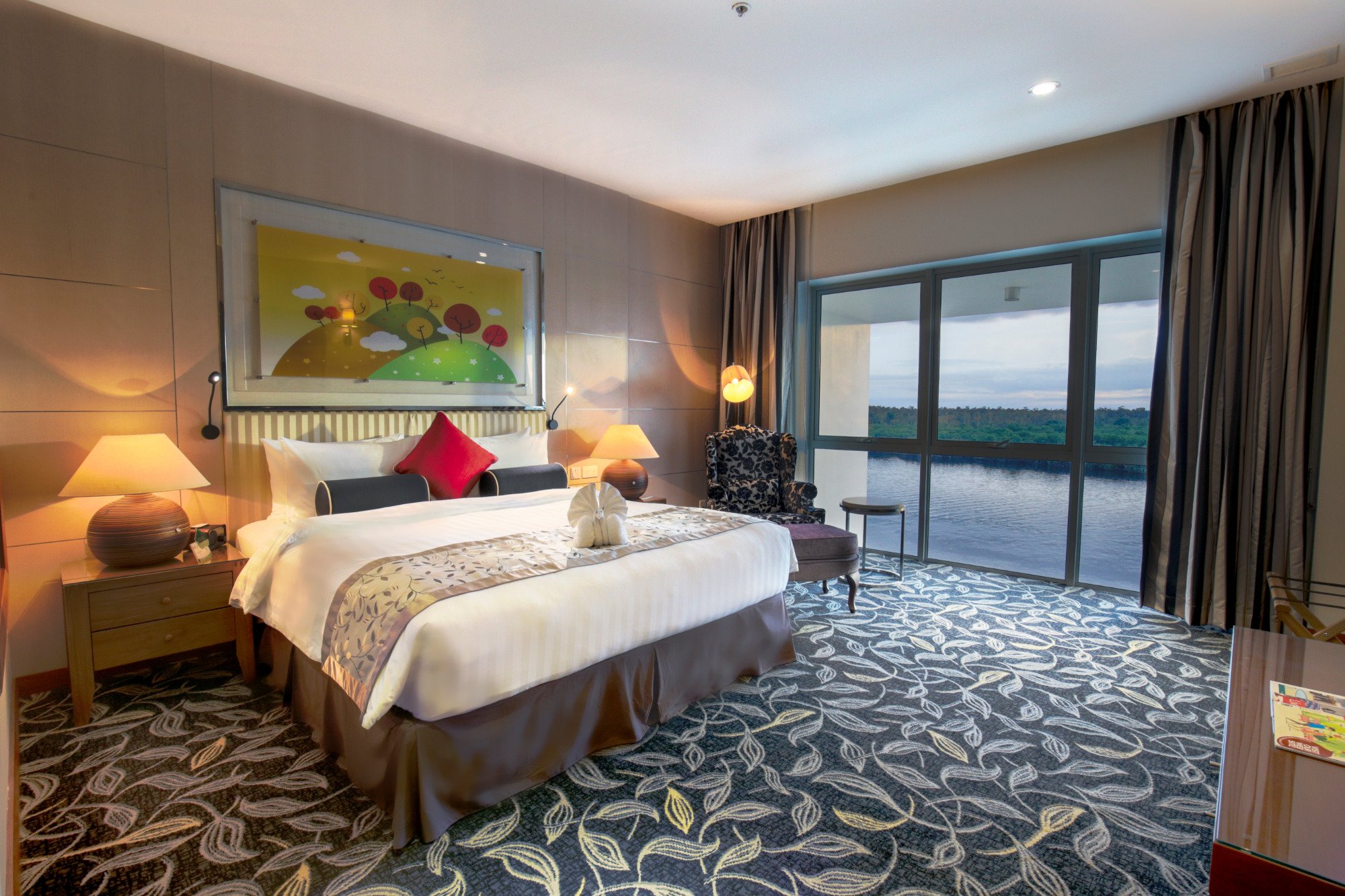 V Plaza Hotel-官方