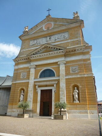 Chiesa Parrocchiale di Santa Maria Maggiore-布索伦戈必去景点