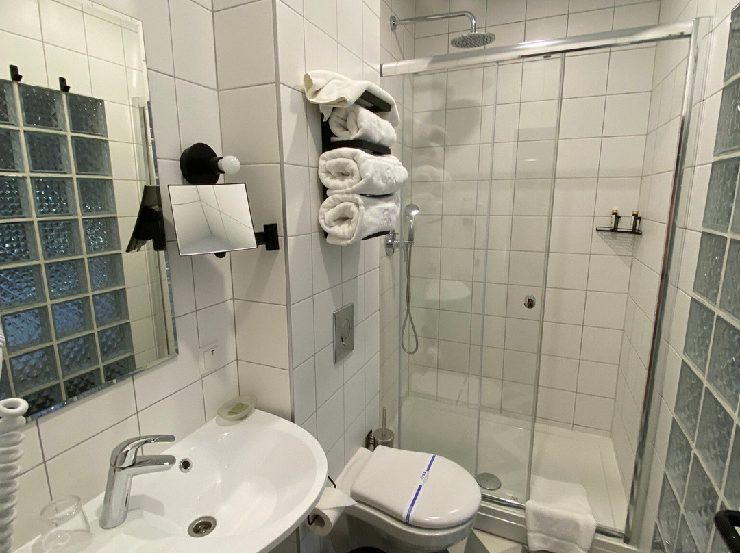 Four Rooms Hotel