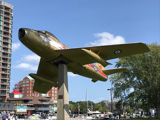 Golden Hawk CF-86 Sabre Jet景点图片