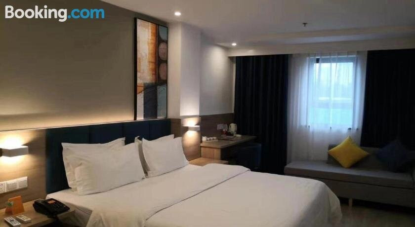 7天酒店·长沙汽车西站梅溪湖东地铁站店主图