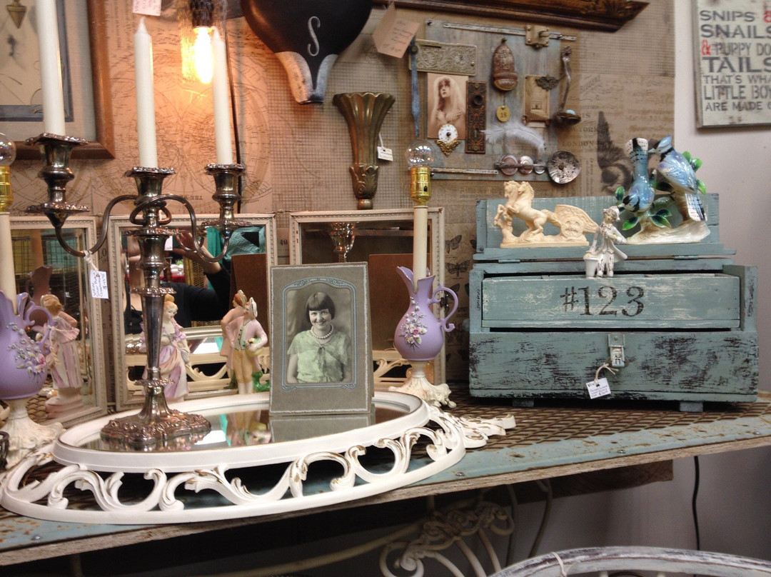 Oconomowoc旅游景点-Fox Lake Country Antique Mall