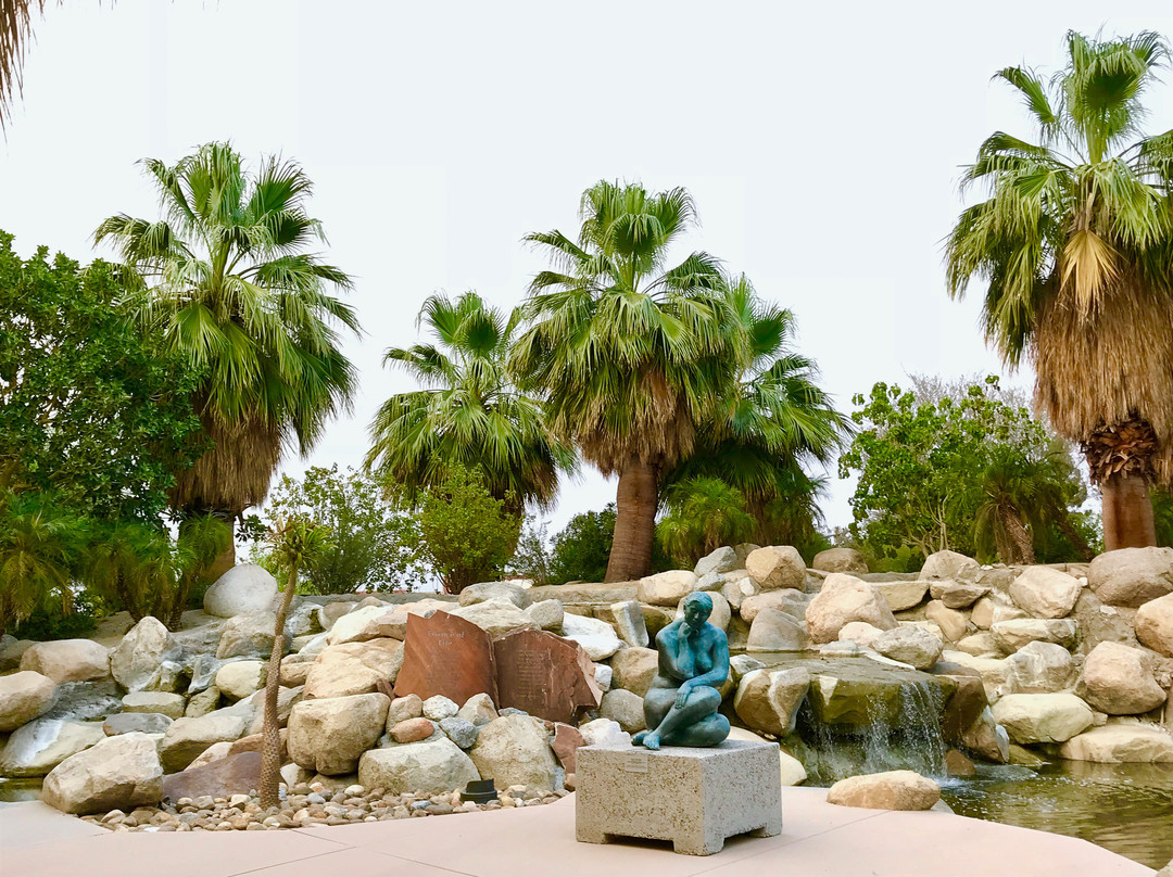 Faye Sarkowsky Sculpture Garden景点图片