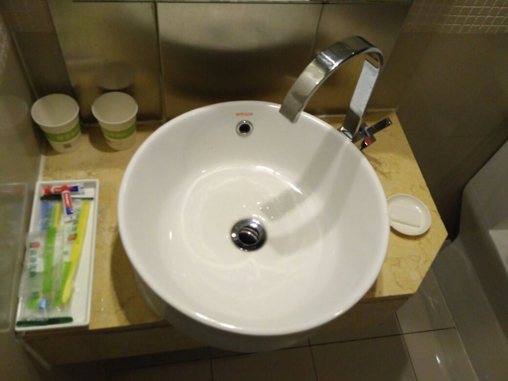 莫泰酒店(上海昌平路地铁站店)主图