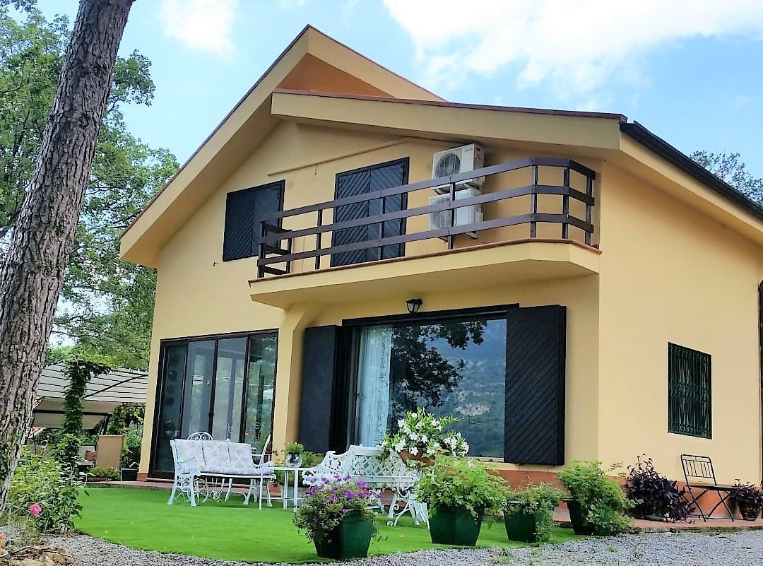 Hassin Cottage