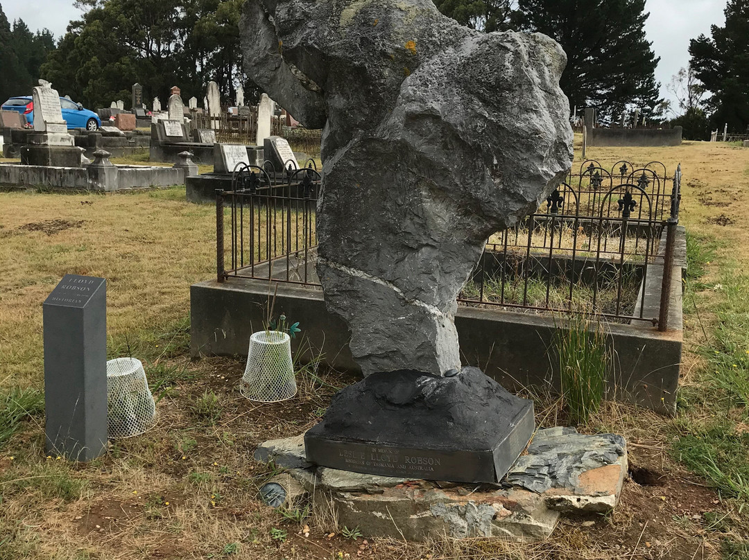 Penguin General Cemetery-企鹅岛必去景点