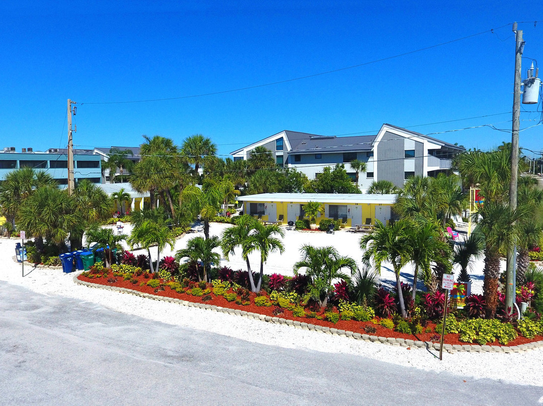 Tropical Breeze Beach Club主图