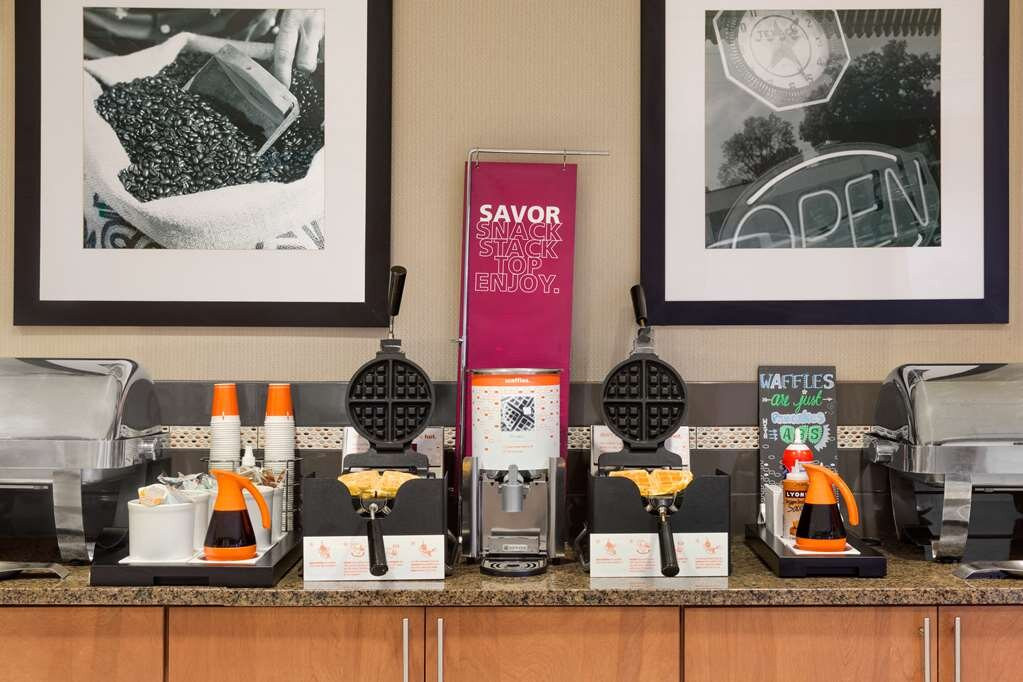 Hampton Inn & Suites Phoenix Glendale-Westgate主图