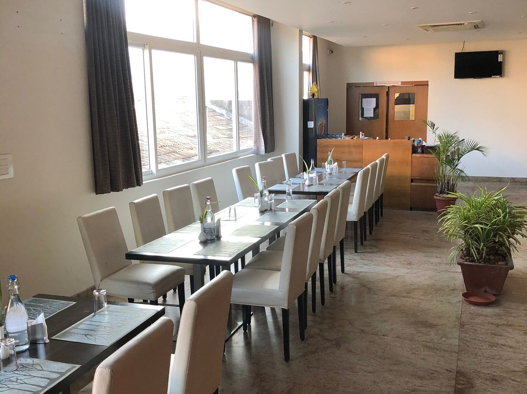 Hotel Crystal Inn主图