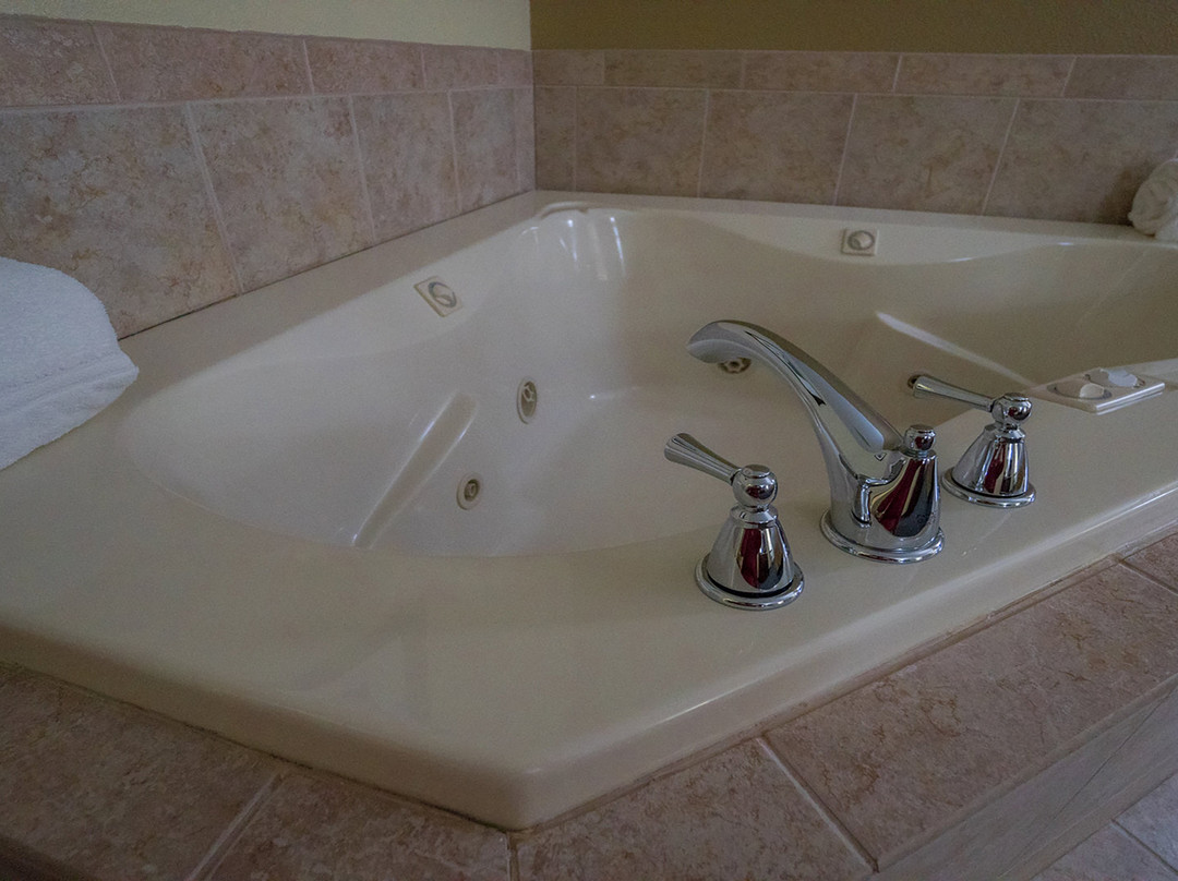 潘帕快捷假日&套房酒店主图