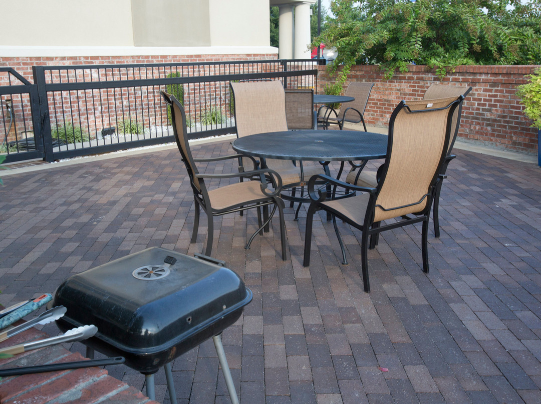 新阿尔巴尼快捷假日酒店主图