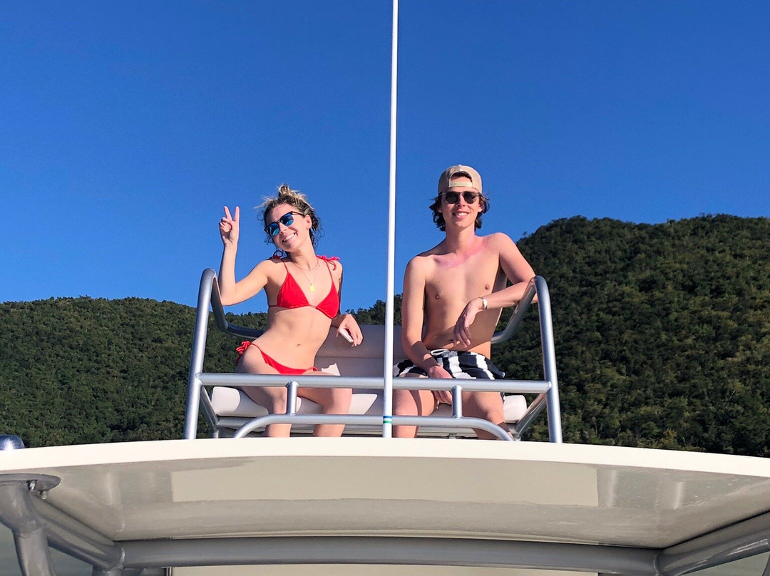 Big Blue Excursions-克鲁兹湾必去景点