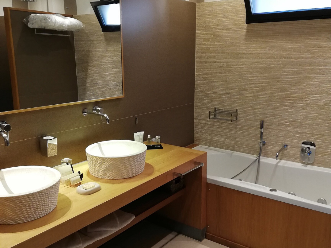 贝尔舍伊巴隆巴热亚酒店主图