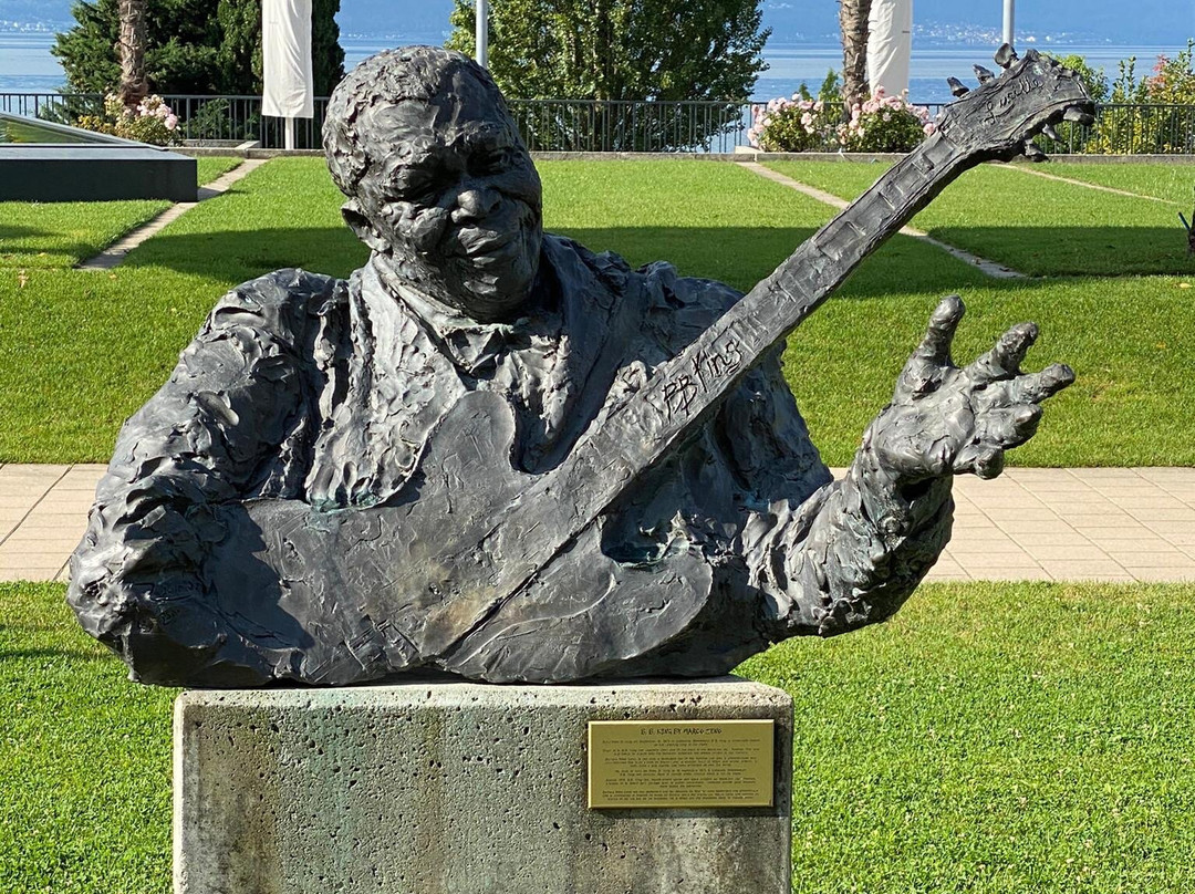 Monument to Vladimir Nabokov-蒙特勒必去景点