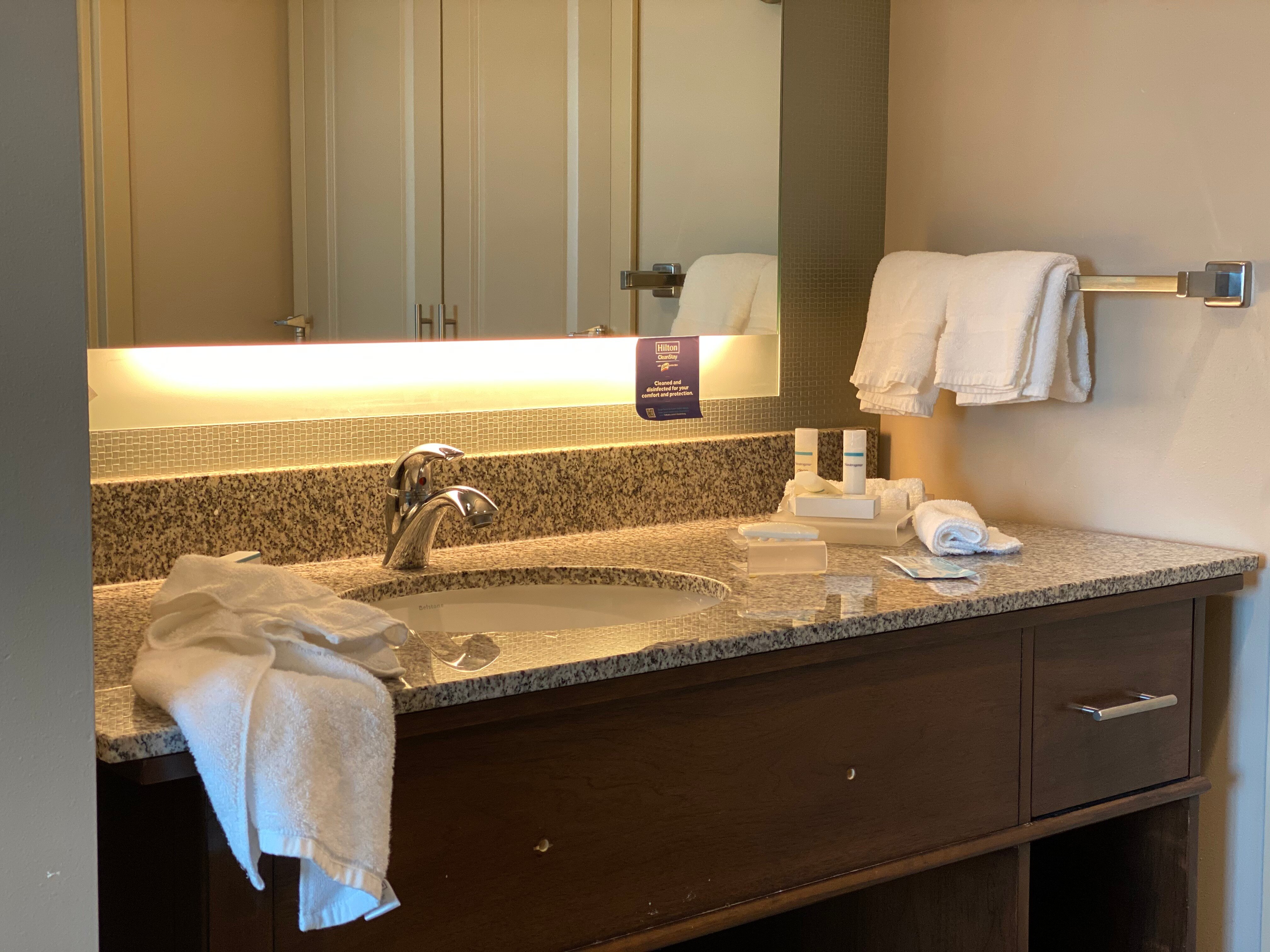 Homewood Suites by Hilton Hartford Manchester-浴室